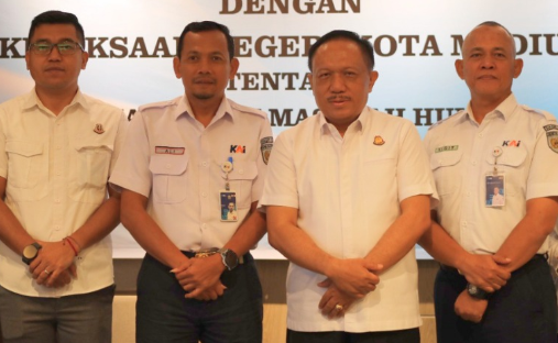 Kejaksaan Negeri Kota Madiun dan PT KAI Daop 7 Madiun Perkuat Sinergitas Melalui Kesepakatan Bersama Bidang Perdata dan Tata Usaha Negara