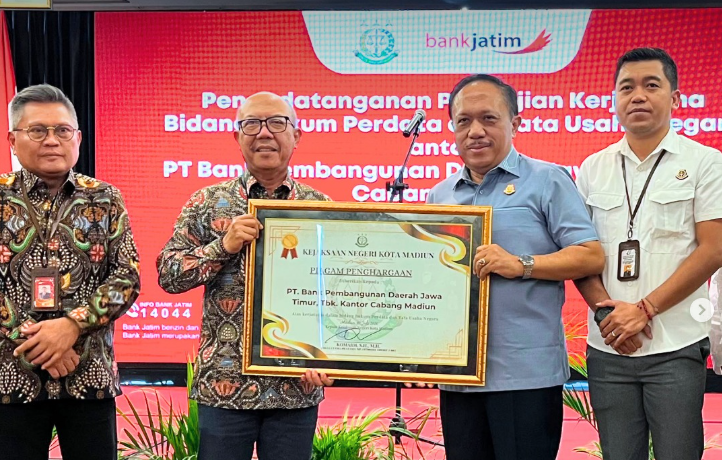 Kejaksaan Negeri Kota Madiun dan Bank Jatim Cabang Madiun Tandatangani Perjanjian Kerja Sama untuk Perkuat Sinergitas Kelembagaan