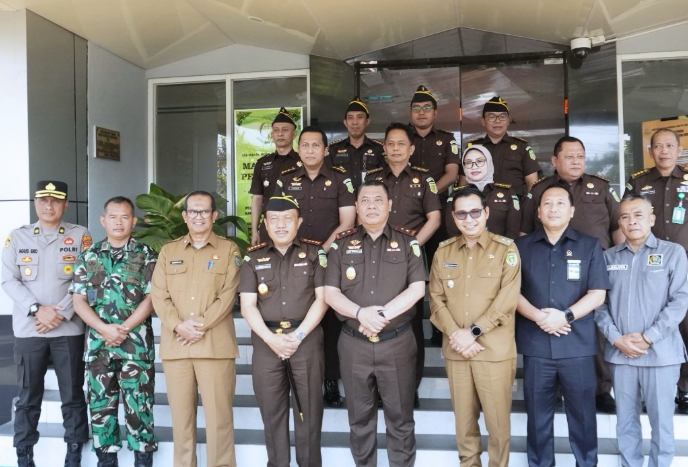 Kajati Jawa Timur Laksanakan Kunjungan Kerja dan Supervisi IAD di Kejari Kota Madiun